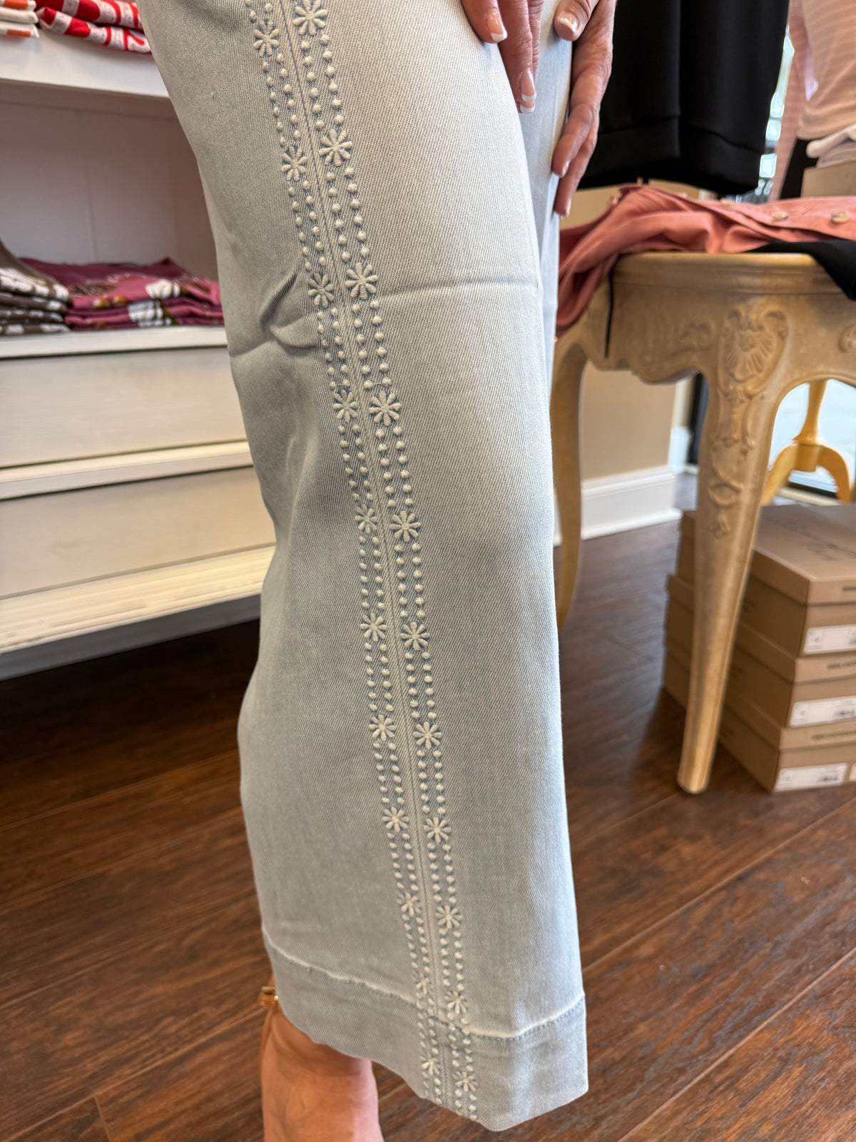 Stride Crop Jean with Embroidered Side